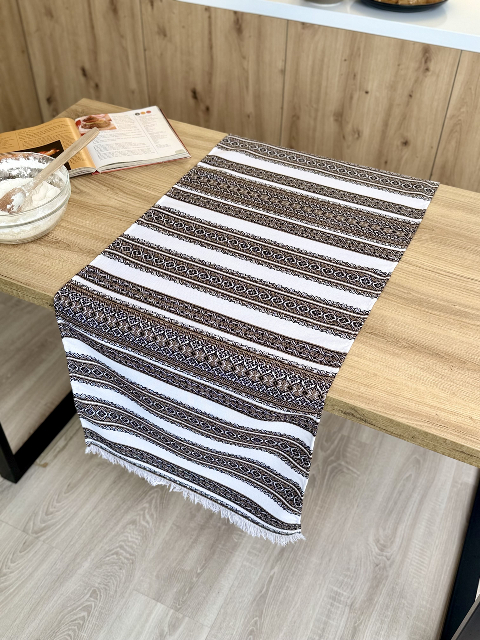 Скатертина-доріжка (ранер) вишита 140 х 47 см (анс3-4-14) - стильний акцент і затишок у сервіруванні